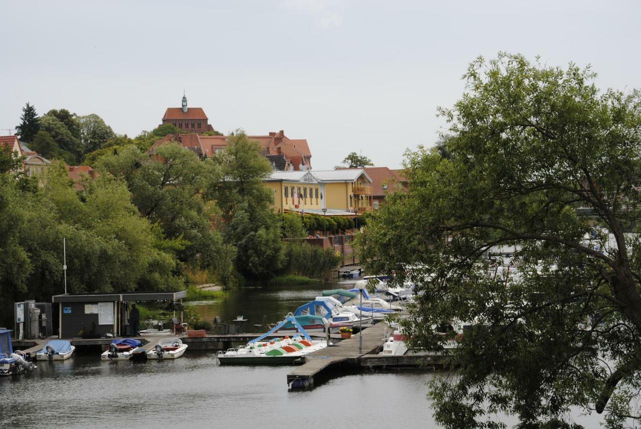 Hotel Garni "Am Hafen" Havelberg Exterior foto